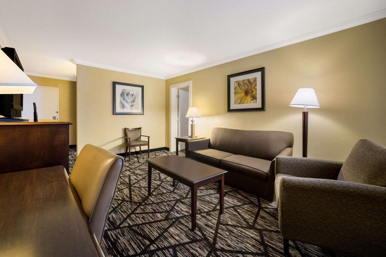 Quality Inn And Suites Fairgrounds - Syracuse Seneca Knolls Εξωτερικό φωτογραφία
