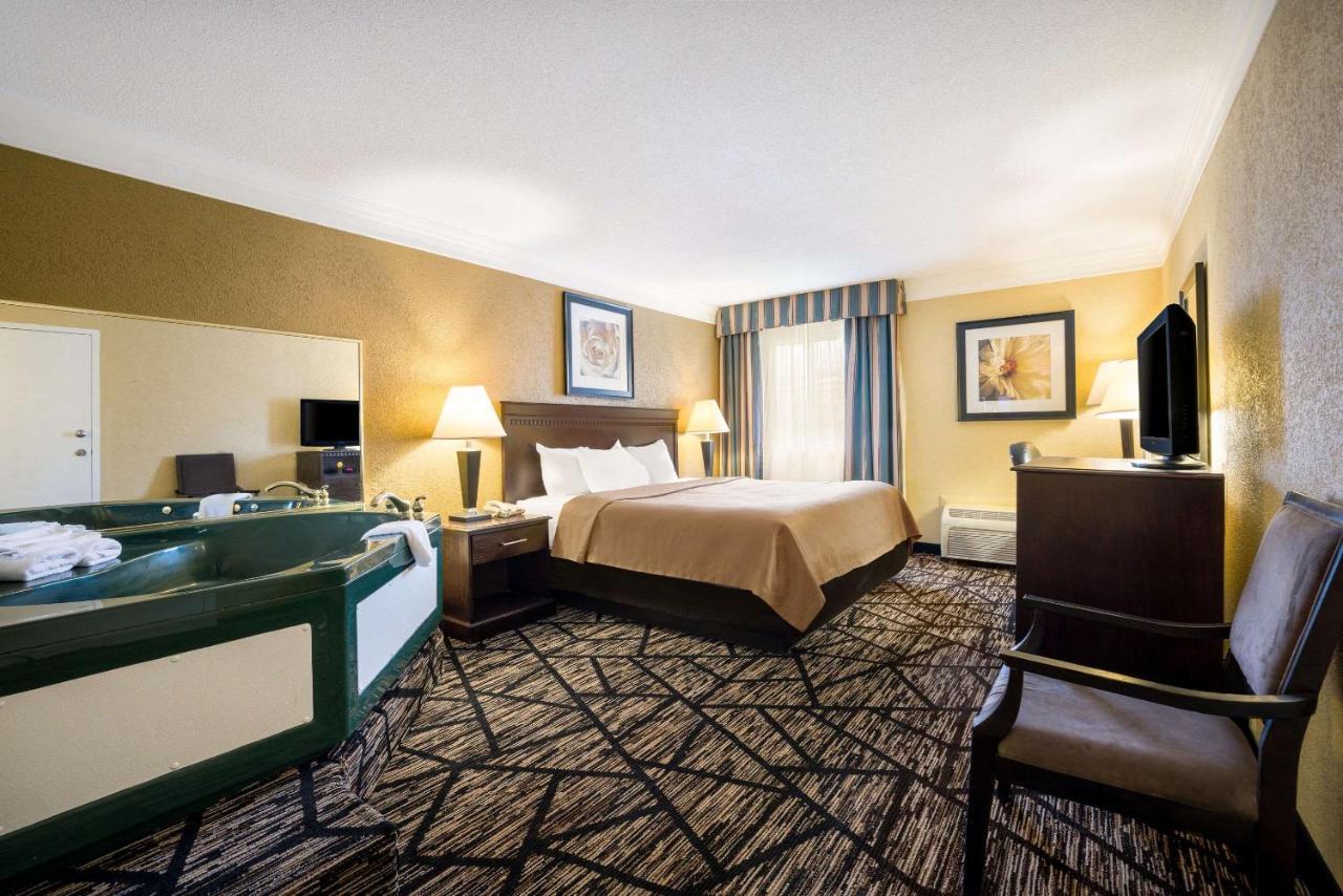 Quality Inn And Suites Fairgrounds - Syracuse Seneca Knolls Εξωτερικό φωτογραφία